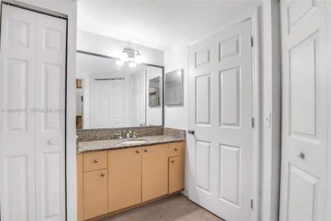 Townhouse in Miramar, Florida 3 bedrooms, 134.71 sq.m. № 2381477 - photo 8