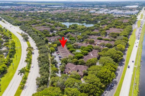 Townhouse in Miramar, Florida 3 bedrooms, 134.71 sq.m. № 2381477 - photo 14