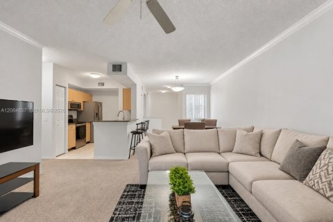 Townhouse in Miramar, Florida 3 bedrooms, 134.71 sq.m. № 2381477 - photo 4
