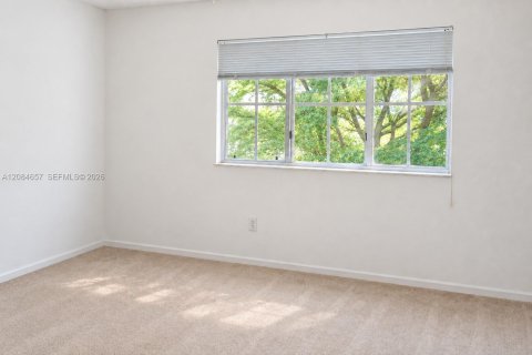 Townhouse in Miramar, Florida 3 bedrooms, 134.71 sq.m. № 2381477 - photo 10