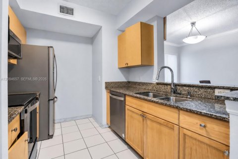 Townhouse in Miramar, Florida 3 bedrooms, 134.71 sq.m. № 2381477 - photo 6