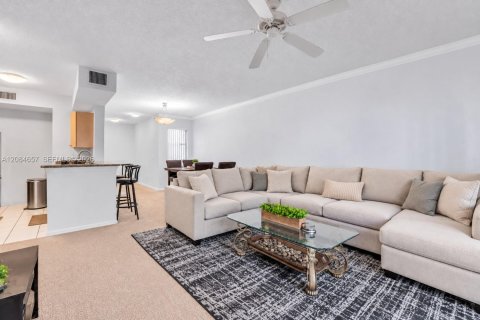 Townhouse in Miramar, Florida 3 bedrooms, 134.71 sq.m. № 2381477 - photo 3