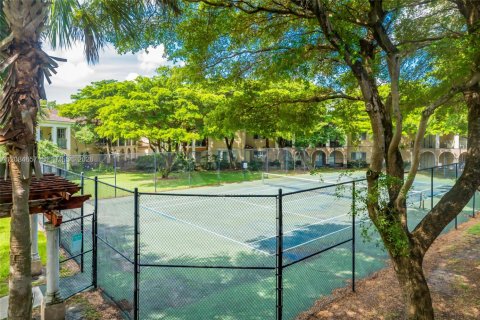 Townhouse in Miramar, Florida 3 bedrooms, 134.71 sq.m. № 2381477 - photo 13