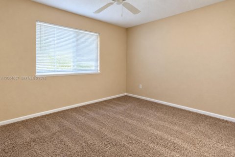 Townhouse in Miramar, Florida 3 bedrooms, 134.71 sq.m. № 2381477 - photo 7