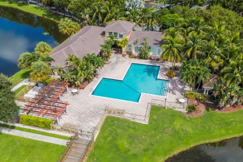 Townhouse in Miramar, Florida 3 bedrooms, 134.71 sq.m. № 2381477 - photo 16