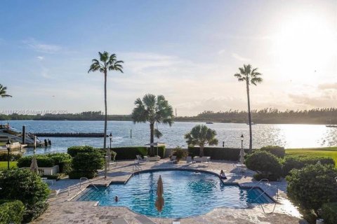 Condominio en venta en Miami Beach, Florida, 3 dormitorios, 254.92 m2 № 1768373 - foto 19