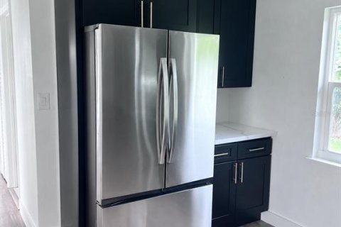 Villa ou maison à louer à Cocoa, Floride: 3 chambres, 75.62 m2 № 2403515 - photo 5