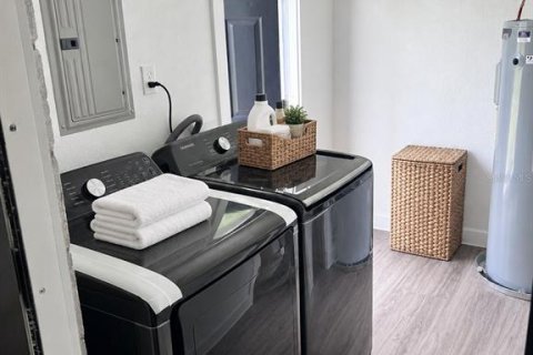Villa ou maison à louer à Cocoa, Floride: 3 chambres, 75.62 m2 № 2403515 - photo 6