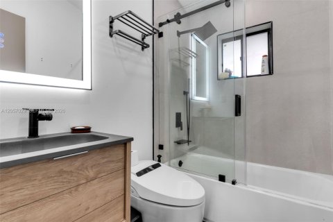 Casa en venta en Fort Lauderdale, Florida, 4 dormitorios, 142.33 m2 № 2269627 - foto 12