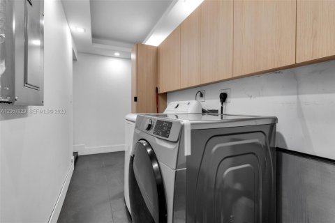 Casa en venta en Fort Lauderdale, Florida, 4 dormitorios, 142.33 m2 № 2269627 - foto 11