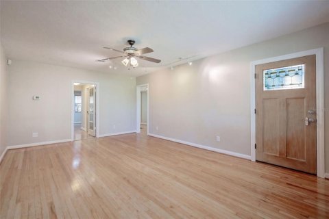 House in Orlando, Florida 3 bedrooms, 162.39 sq.m. № 2431798 - photo 6