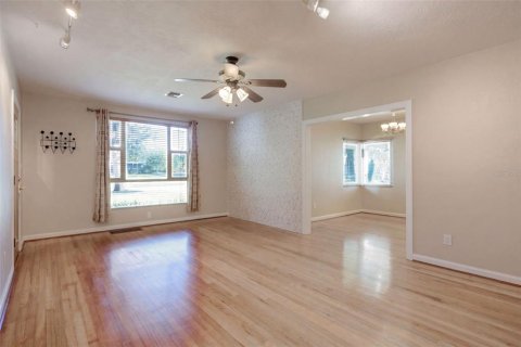 House in Orlando, Florida 3 bedrooms, 162.39 sq.m. № 2431798 - photo 8