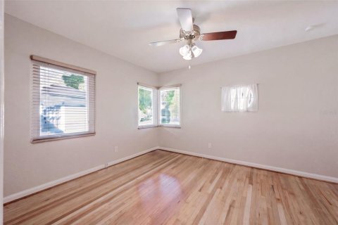 House in Orlando, Florida 3 bedrooms, 162.39 sq.m. № 2431798 - photo 16