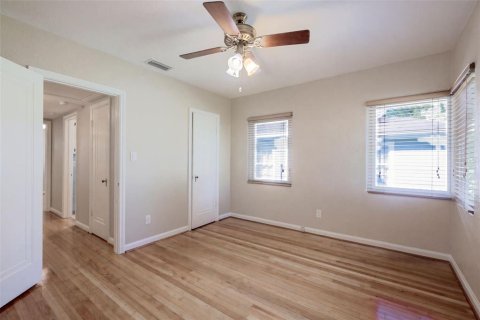 House in Orlando, Florida 3 bedrooms, 162.39 sq.m. № 2431798 - photo 20