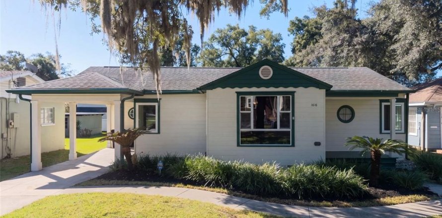 House in Orlando, Florida 3 bedrooms, 162.39 sq.m. № 2431798