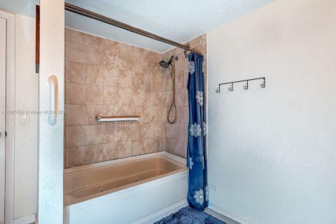 Купить кондоминиум в Майами, Флорида 3 спальни, 124.49м2, № 1932460 - фото 14