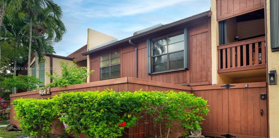 Condominio en Miami, Florida, 3 dormitorios № 1932460