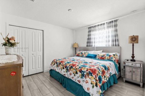 Casa en venta en Port St. Lucie, Florida, 4 dormitorios, 183.57 m2 № 1984254 - foto 30