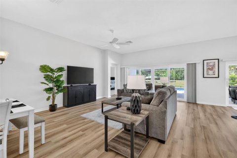 Casa en venta en The Villages, Florida, 3 dormitorios, 180.88 m2 № 2113152 - foto 15