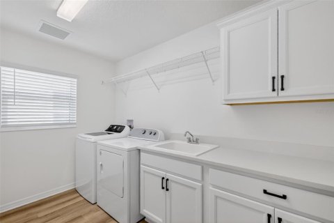 Casa en venta en The Villages, Florida, 3 dormitorios, 180.88 m2 № 2113152 - foto 13