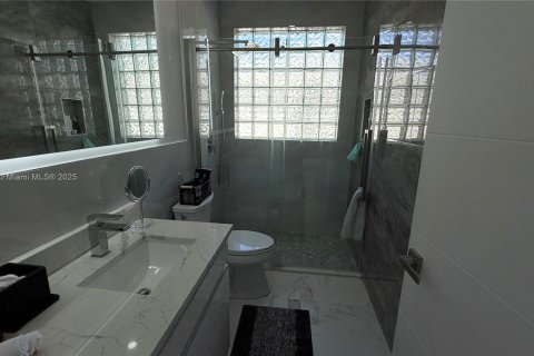 House in Pembroke Pines, Florida 5 bedrooms, 261.43 sq.m. № 1854869 - photo 4