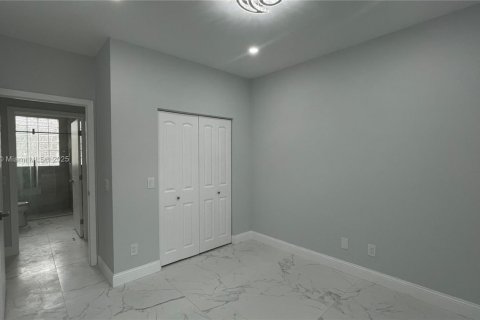 House in Pembroke Pines, Florida 5 bedrooms, 261.43 sq.m. № 1854869 - photo 12