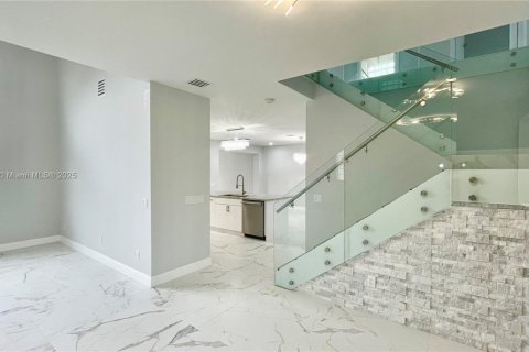 House in Pembroke Pines, Florida 5 bedrooms, 261.43 sq.m. № 1854869 - photo 15
