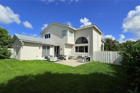 House in Pembroke Pines, Florida 5 bedrooms, 261.43 sq.m. № 1854869 - photo 2