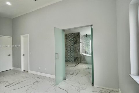 House in Pembroke Pines, Florida 5 bedrooms, 261.43 sq.m. № 1854869 - photo 24