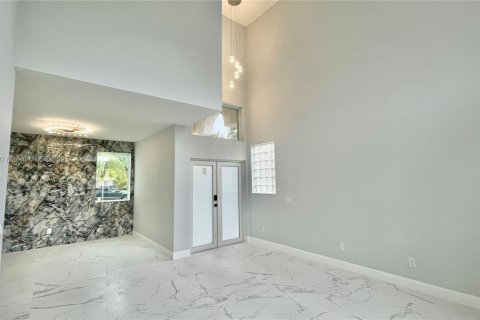 House in Pembroke Pines, Florida 5 bedrooms, 261.43 sq.m. № 1854869 - photo 13
