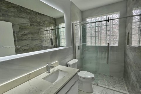 House in Pembroke Pines, Florida 5 bedrooms, 261.43 sq.m. № 1854869 - photo 21