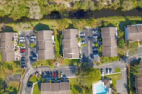 Townhouse in Davie, Florida 2 bedrooms, 123.37 sq.m. № 2040445 - photo 3