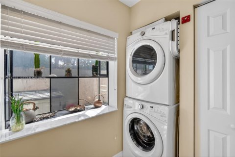 Townhouse in Davie, Florida 2 bedrooms, 123.37 sq.m. № 2040445 - photo 13