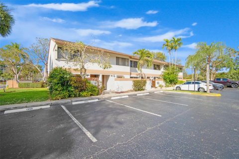 Townhouse in Davie, Florida 2 bedrooms, 123.37 sq.m. № 2040445 - photo 2
