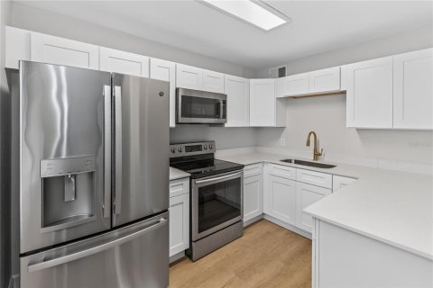 Villa ou maison à louer à Orlando, Floride: 2 chambres, 73.11 m2 № 2389029 - photo 2