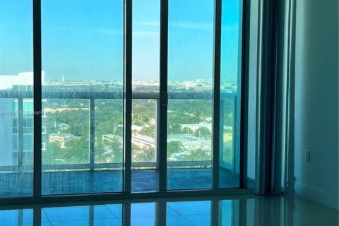 Condo in Miami, Florida, 2 bedrooms  № 1819759 - photo 4