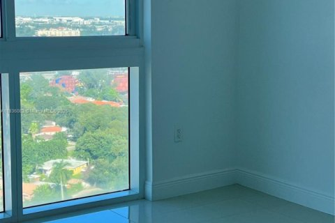 Condo in Miami, Florida, 2 bedrooms  № 1819759 - photo 5