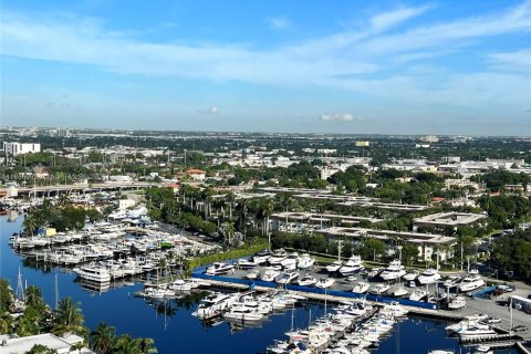 Condo in Miami, Florida, 2 bedrooms  № 1819759 - photo 1