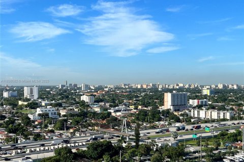 Condo in Miami, Florida, 2 bedrooms  № 1819759 - photo 2