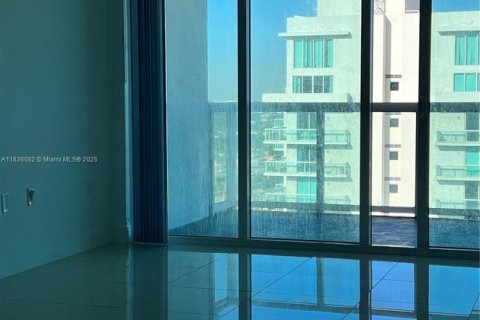 Condo in Miami, Florida, 2 bedrooms  № 1819759 - photo 3
