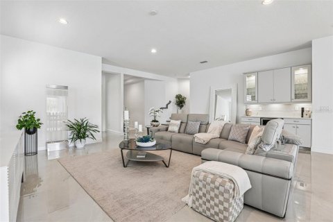 House in Orlando, Florida 4 bedrooms, 398.27 sq.m. № 2095594 - photo 6