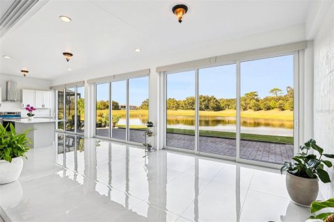 House in Orlando, Florida 4 bedrooms, 398.27 sq.m. № 2095594 - photo 17