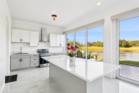House in Orlando, Florida 4 bedrooms, 398.27 sq.m. № 2095594 - photo 24
