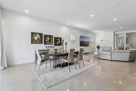 House in Orlando, Florida 4 bedrooms, 398.27 sq.m. № 2095594 - photo 9