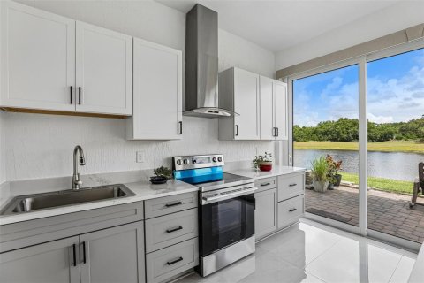 House in Orlando, Florida 4 bedrooms, 398.27 sq.m. № 2095594 - photo 26