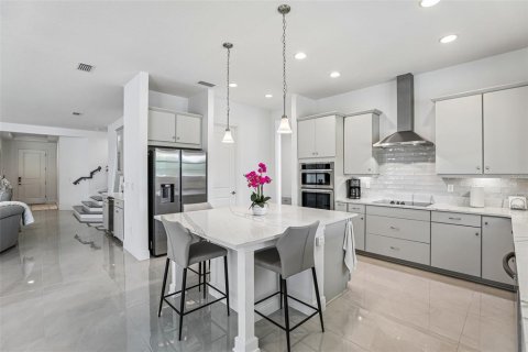 House in Orlando, Florida 4 bedrooms, 398.27 sq.m. № 2095594 - photo 13