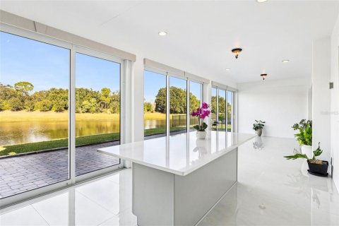 House in Orlando, Florida 4 bedrooms, 398.27 sq.m. № 2095594 - photo 25