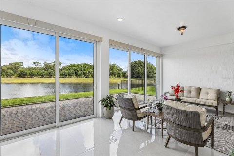 House in Orlando, Florida 4 bedrooms, 398.27 sq.m. № 2095594 - photo 19