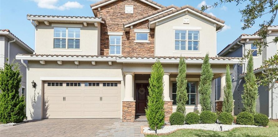 House in Orlando, Florida 4 bedrooms, 398.27 sq.m. № 2095594