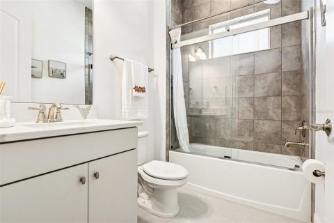 House in Orlando, Florida 4 bedrooms, 398.27 sq.m. № 2095594 - photo 27